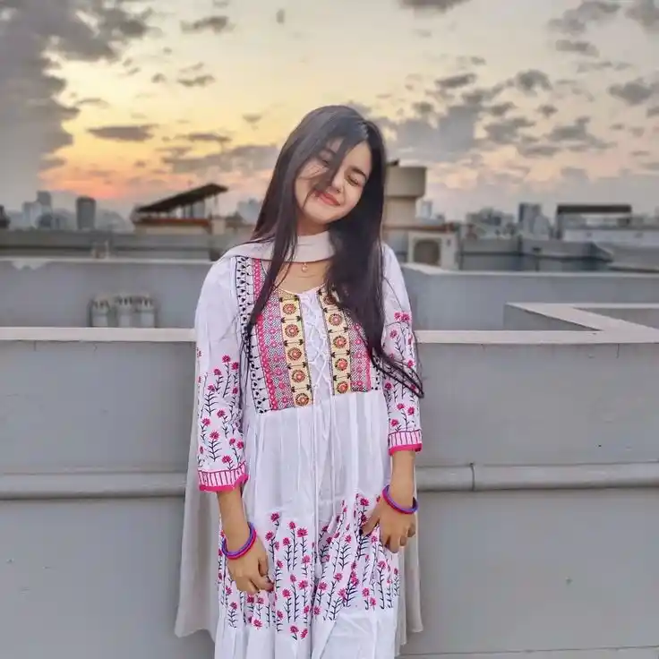 aesthetic-cute-girl-dp