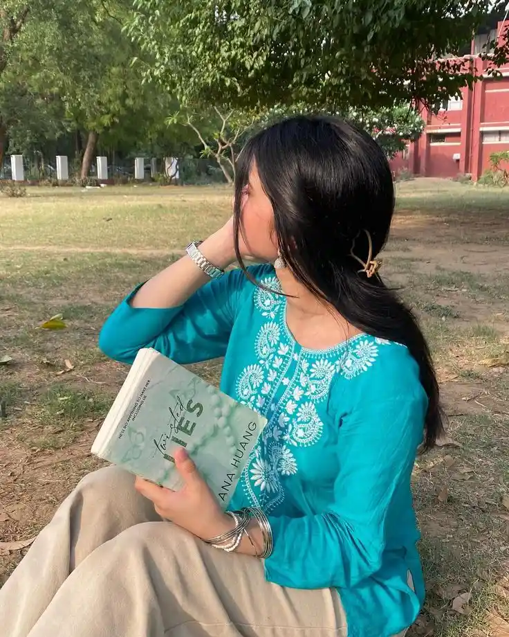 aesthetic girl hidden face dp