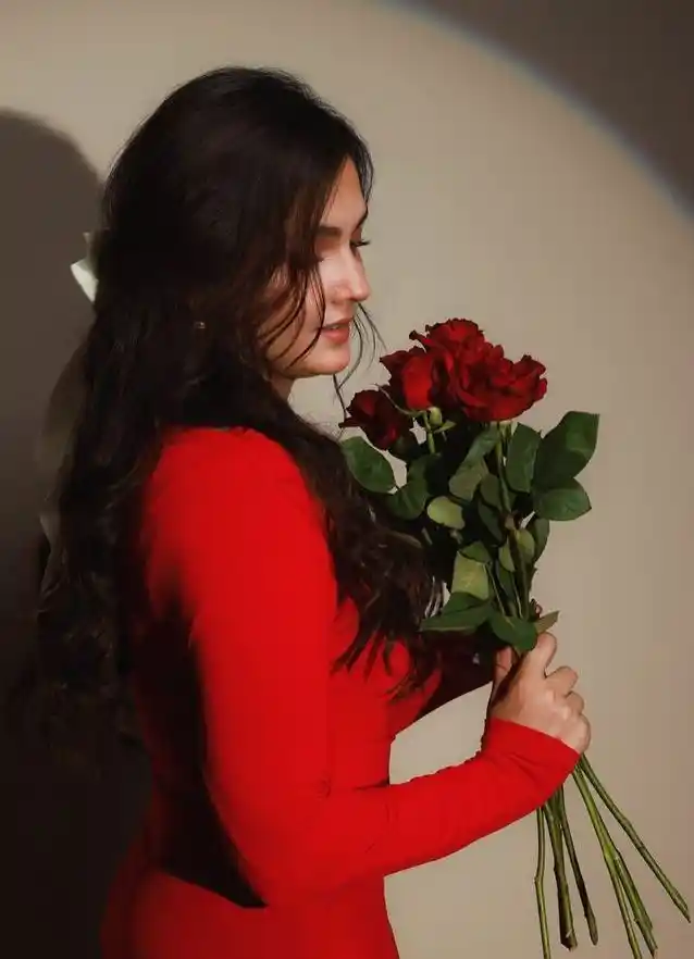 anime girl hidden face dp