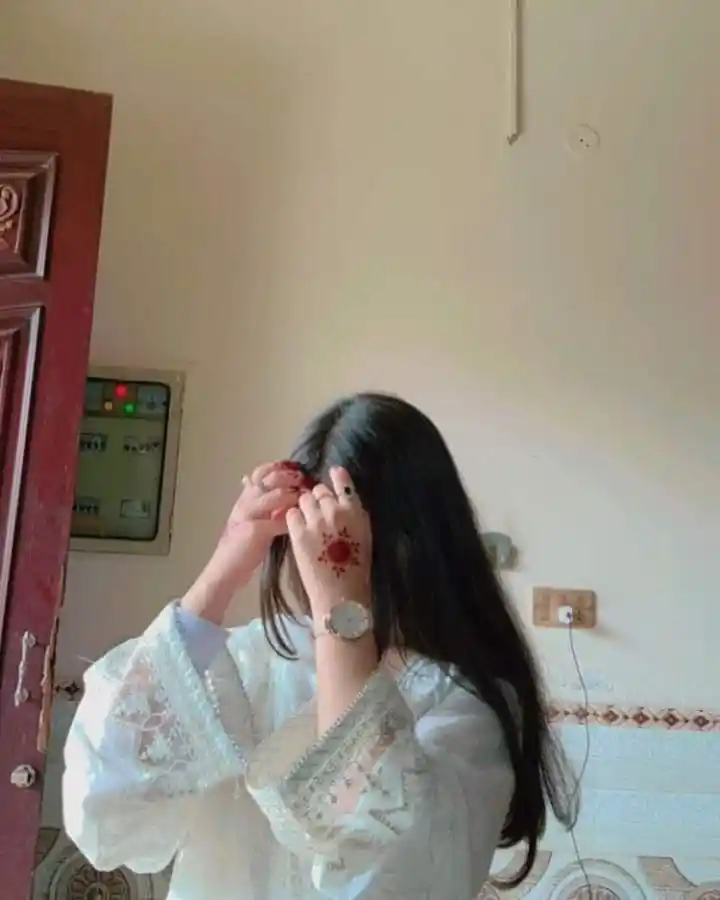 attractive instagram hidden face dp for girls