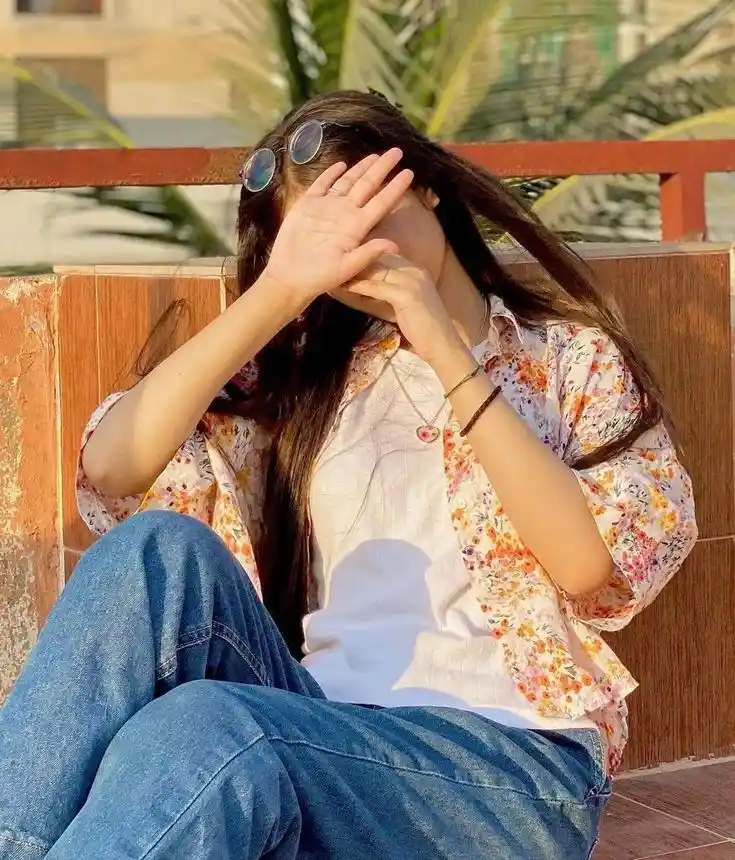 beautiful attractive instagram hidden face dp for girls