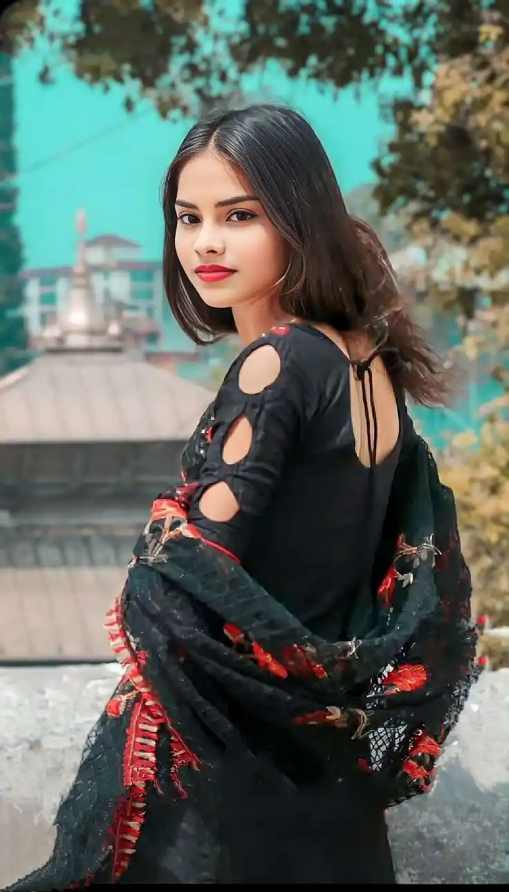 girl pic aesthetic black