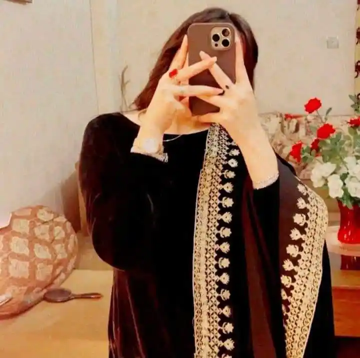 hidden face dp for girls black dress