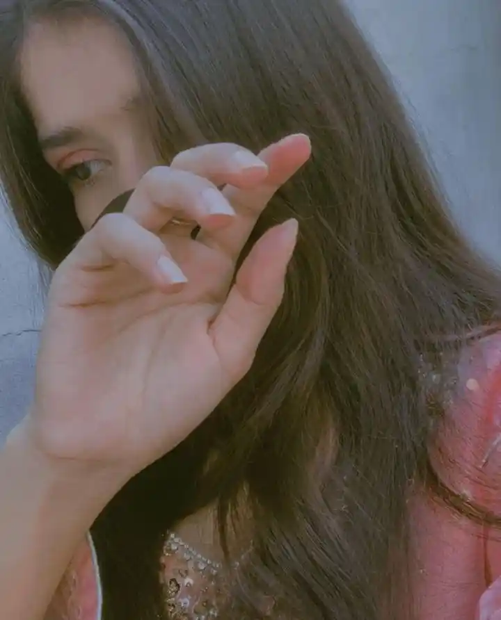 hide face girl pic black filter