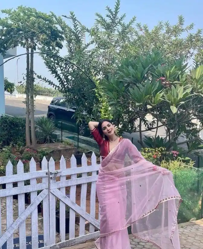 instagram girls dp attitude