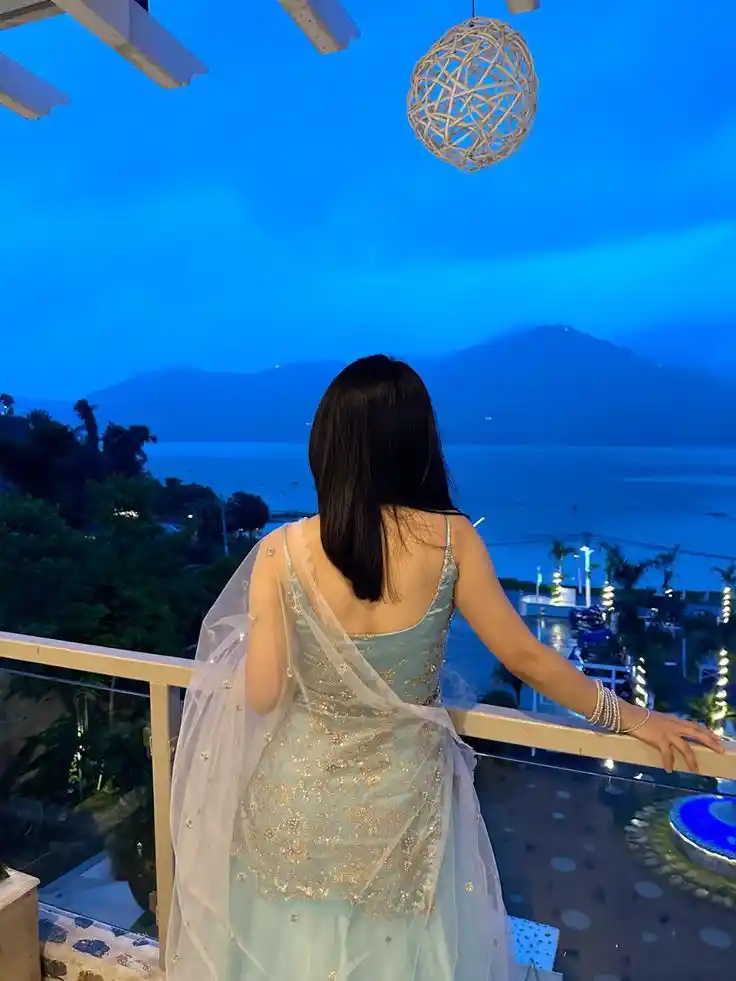 new hidden face girl dp