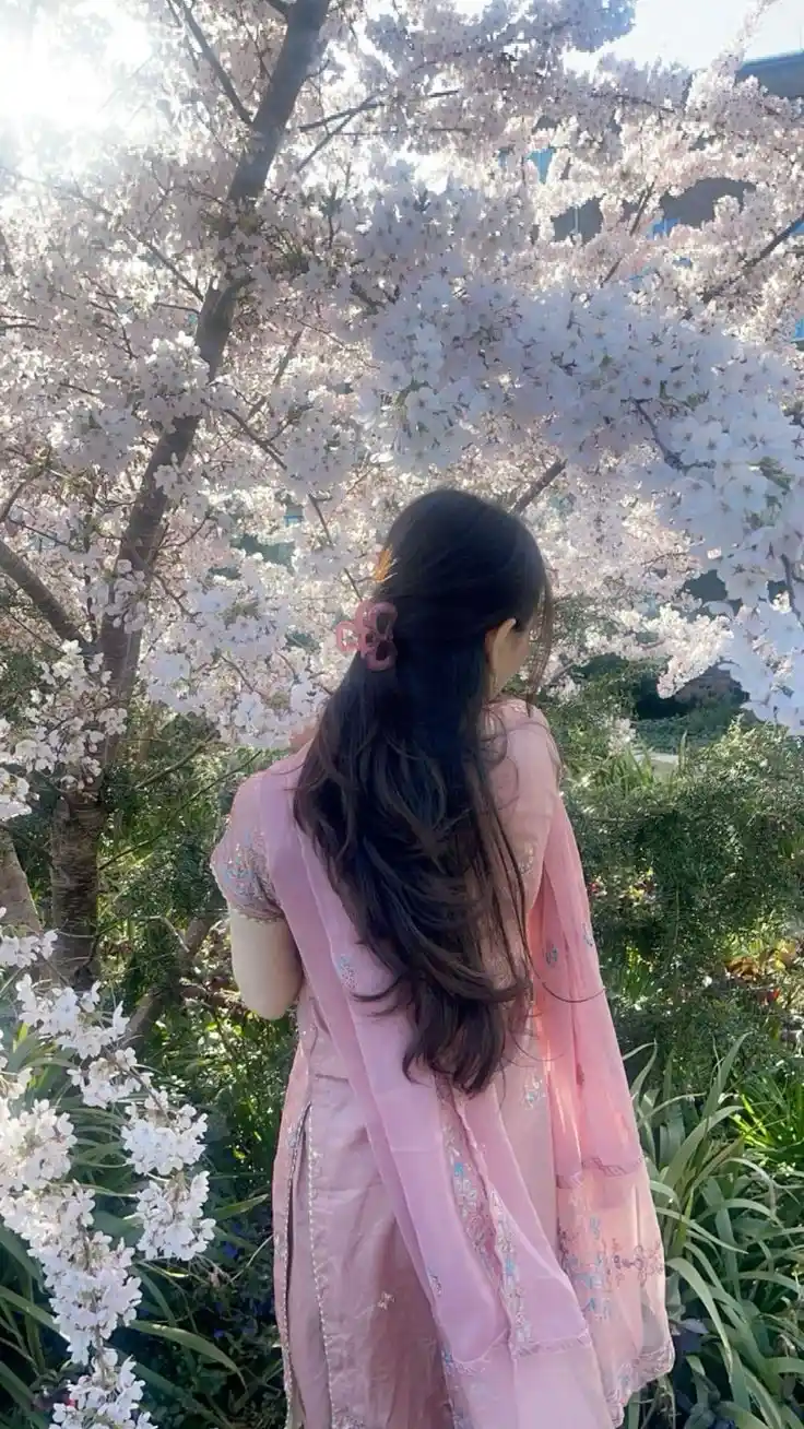 simple hide face girl pic