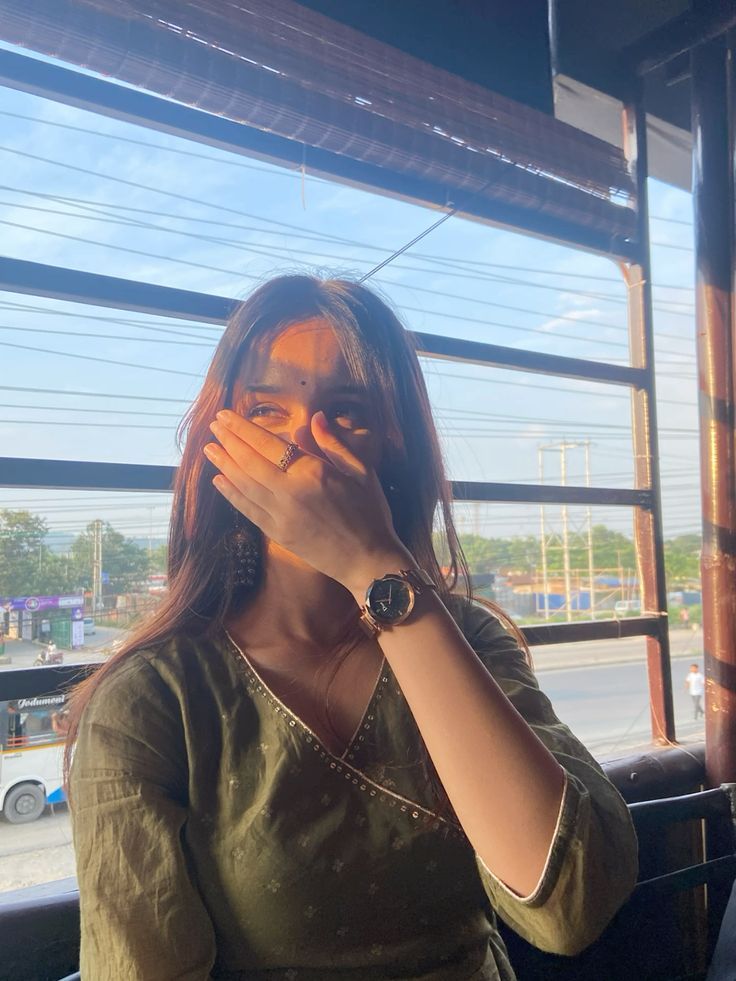 Hide Face Girl DP for Instagram