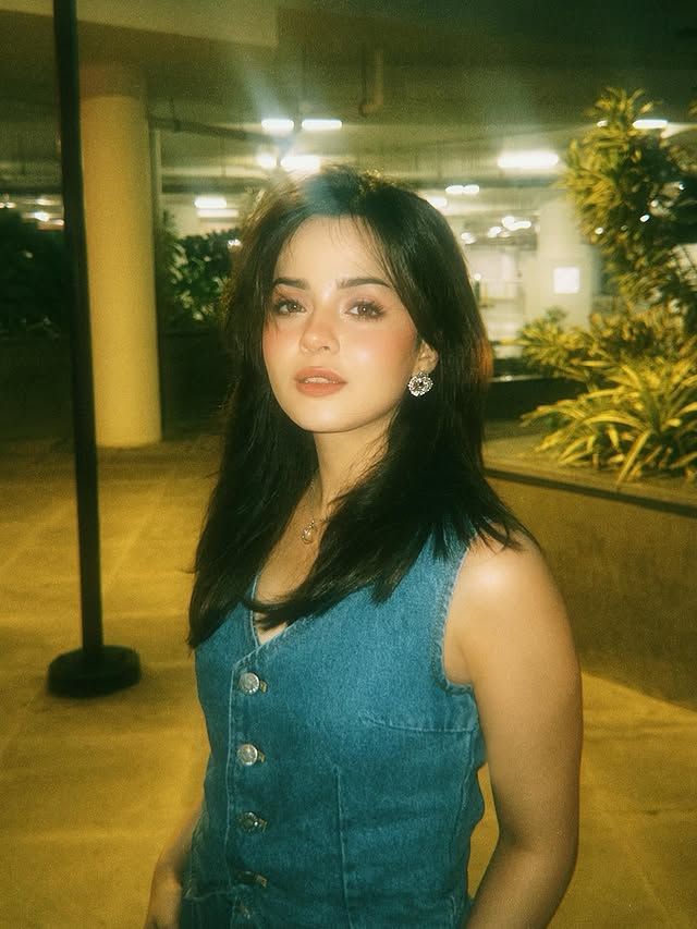 Simple Cute Girl Pic