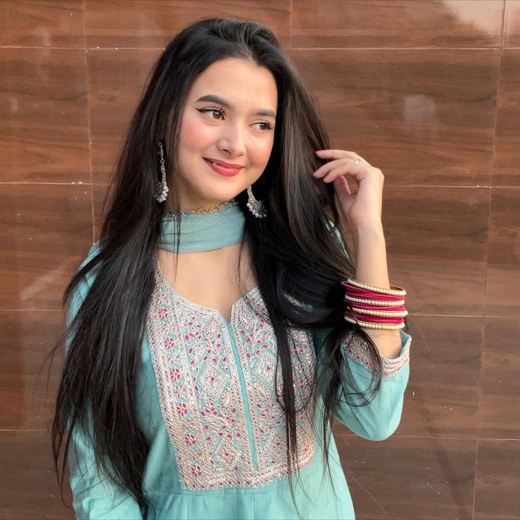 Sundar Ladki Ki Photos