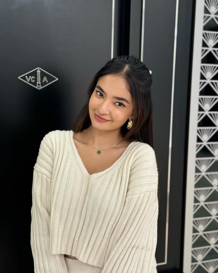 WhatsApp Cute Girl Profile Pictures