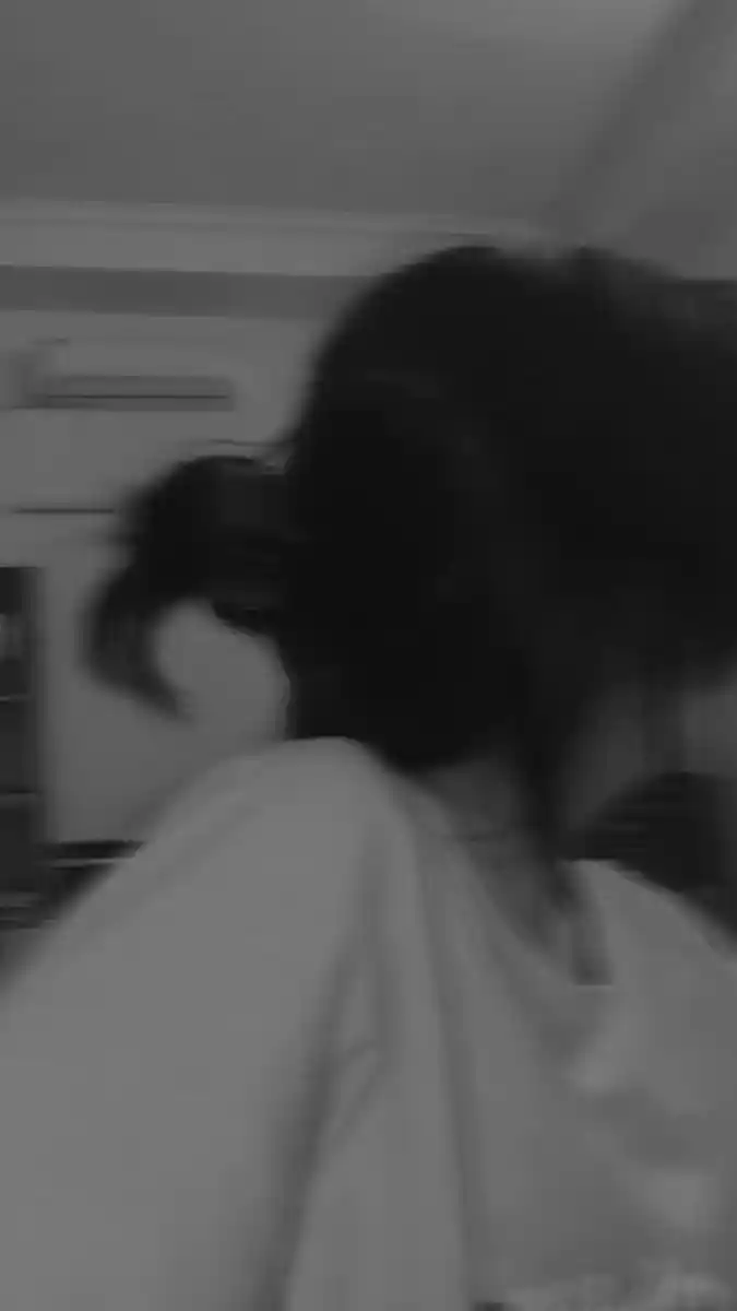 aesthetic blur girl dp for instagram 1