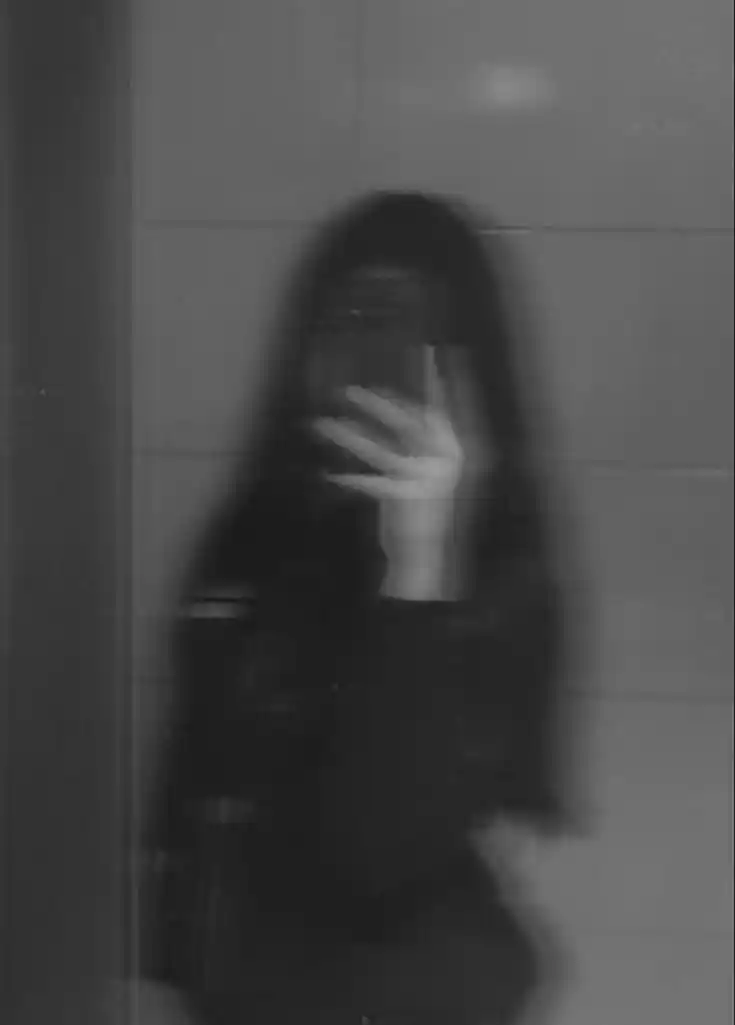 aesthetic blur girl dp