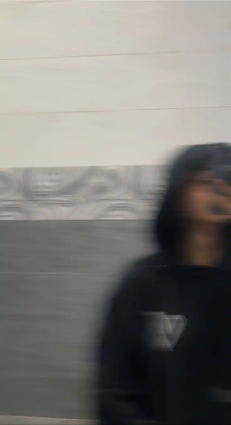 aesthetic girl dp black blur