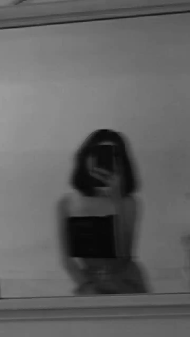 aesthetic girl dp black blur 1