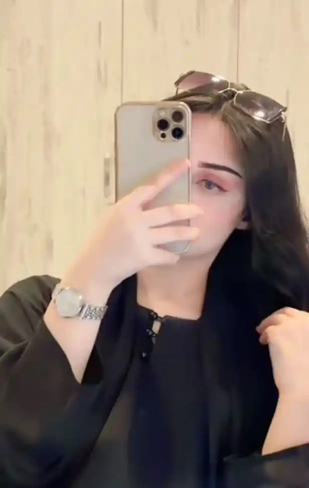 attitude girl dp mirror selfie 70