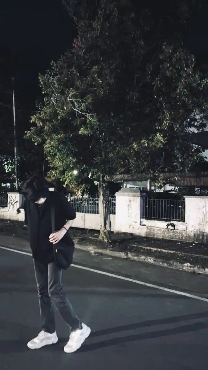 crying sad boy dp for whatsapp 1