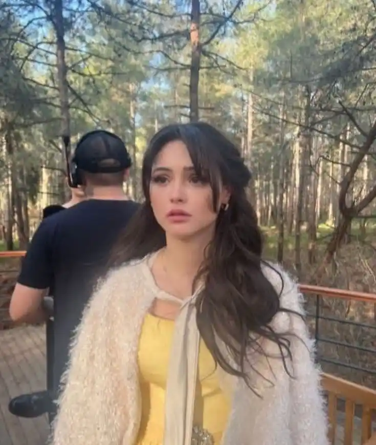 cute hidden face dp for girls 31