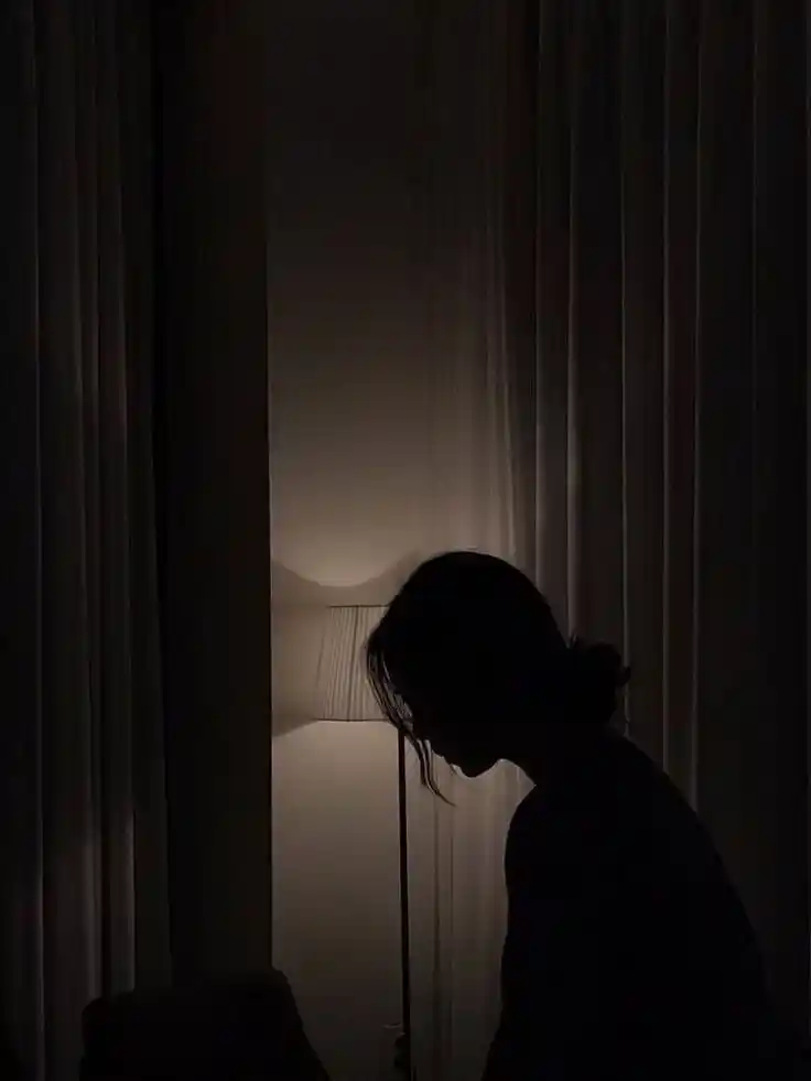 cute sad girl dp for whatsapp