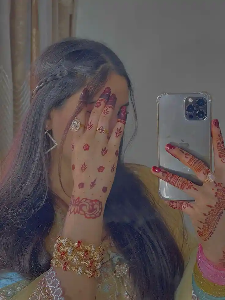 girls mirror selfie dp 77