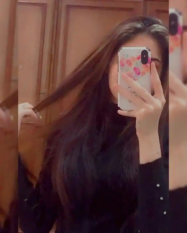 hijab girl mirror selfie dp 37