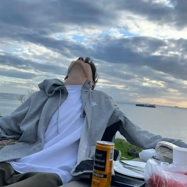 sad dp boy alone love