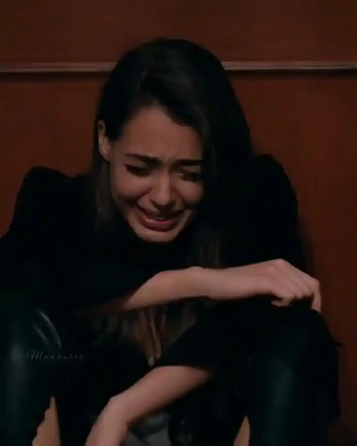 sad dp girl black and white