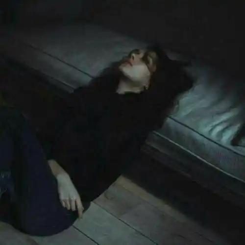 sad girl dp black and white