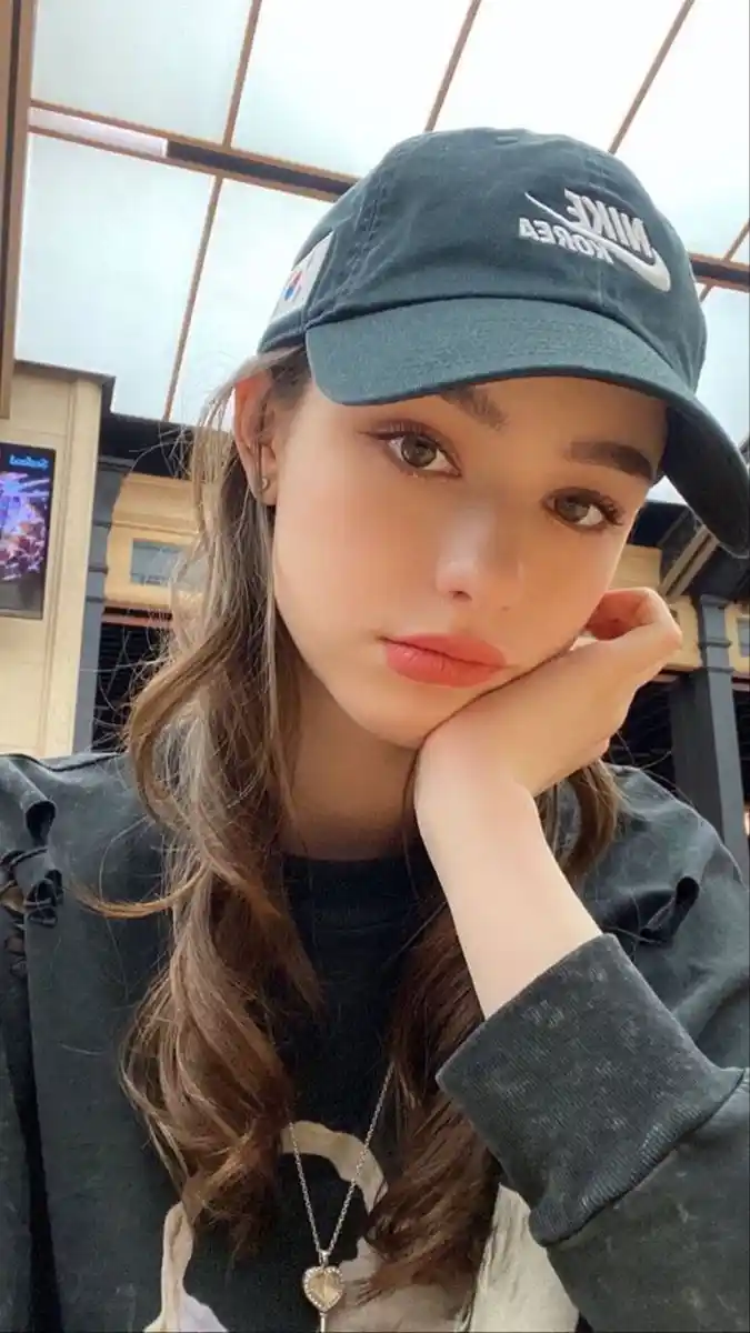 whatsapp dp for girls alone 64