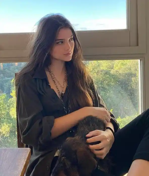 whatsapp dp girls alone 32